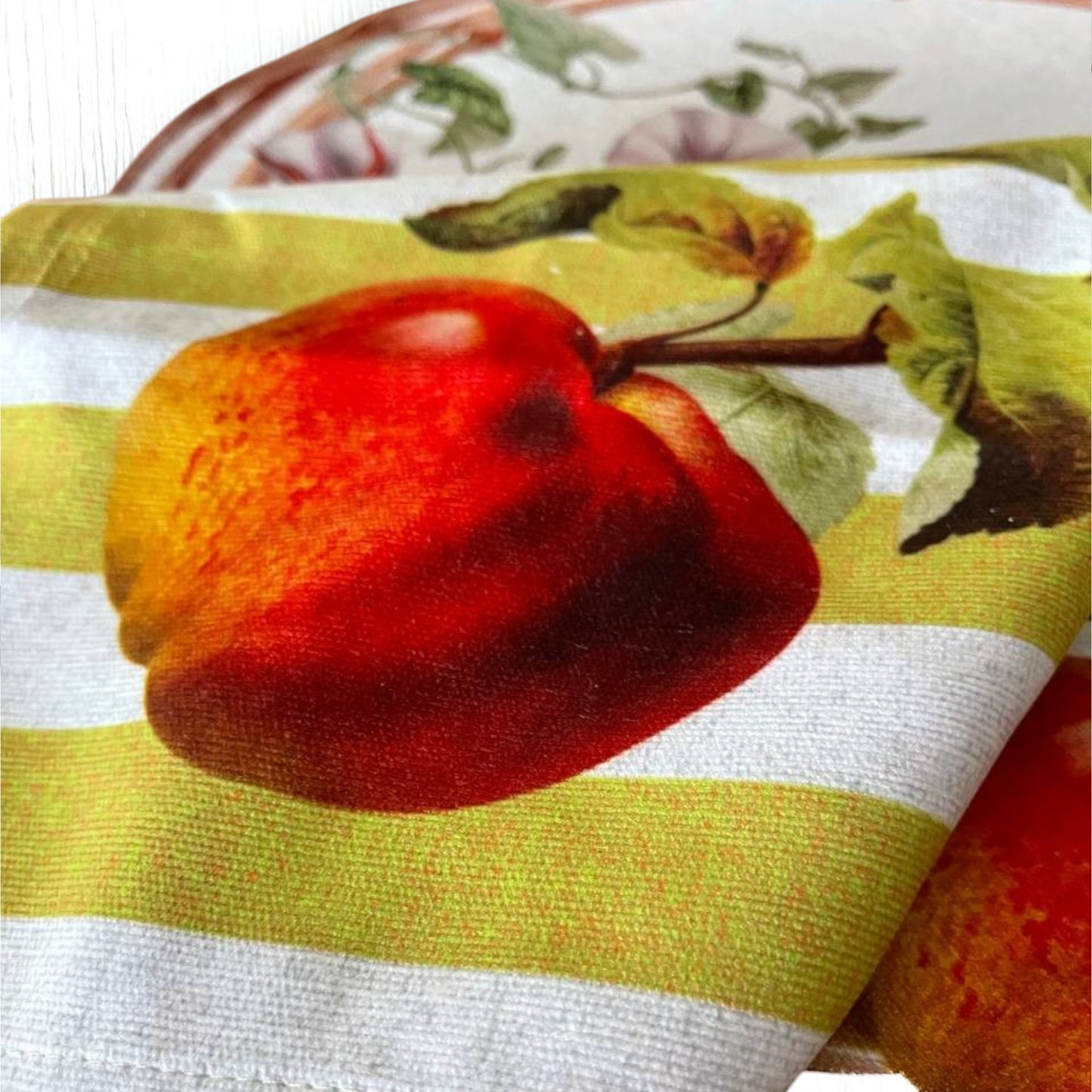 Set of 4 Apple Orchard Delight Placemat& Napkin and Napkin Ring Set- 3D-look print on high quality fabric