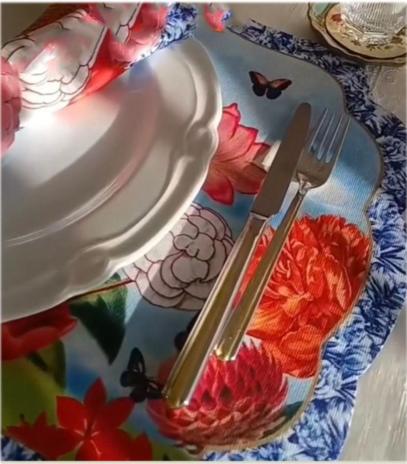 Set of 4 Scalloped Blue Toile & Bloom Placemat, Napkin and Napkin Rings – 3D-look print on high quality fabric